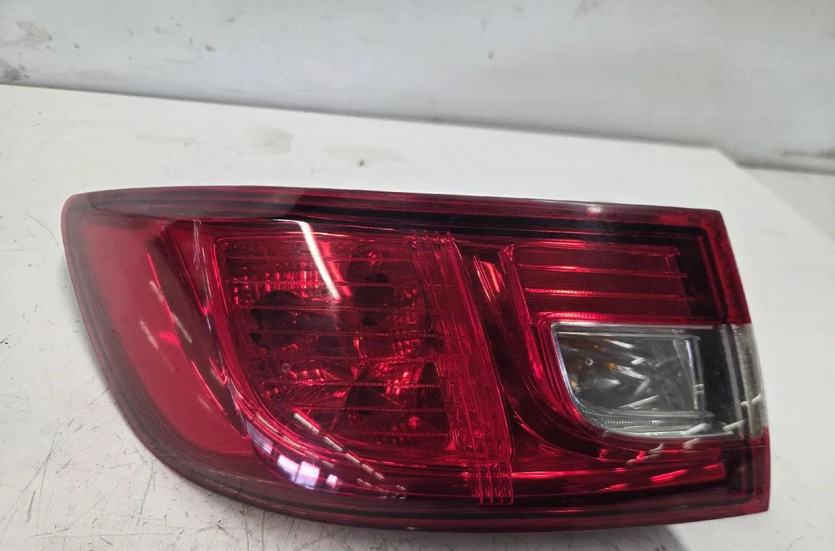Feu arrière gauche RENAULT CLIO 4 PHASE 2 occasion