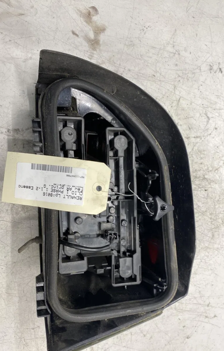 Feu arrière gauche Renault CLIO I (B-C57_, 5-357_) 1.2 (b-c-s57a, b-c57s, 5-357f, 5-357j, 5-357l, 5-357r) (1990-1998) 5 