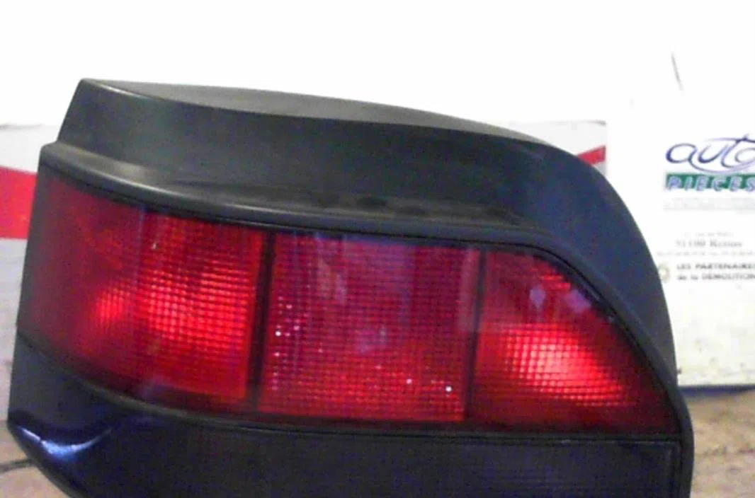 Feu arrière gauche Renault CLIO I (B-C57_, 5-357_) 1.2 (b-c-s57a, b-c57s, 5-357f, 5-357j, 5-357l, 5-357r) (1990-1998) 5 