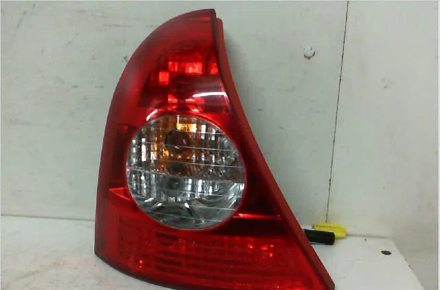 Feu arrière gauche RENAULT CLIO II  1.4i 16v occasion