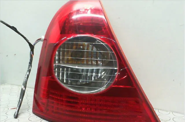 Feu arrière gauche Renault CLIO II (BB_, CB_) 1.4 16v (b-cb0p, bb13) (2000-2008) 5 portes occasion