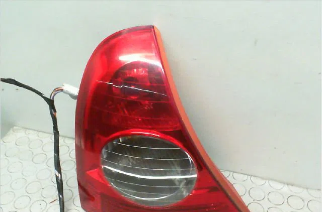 Feu arrière gauche Renault CLIO II (BB_, CB_) 1.4 16v (b-cb0p, bb13) (2000-2008) 5 portes occasion
