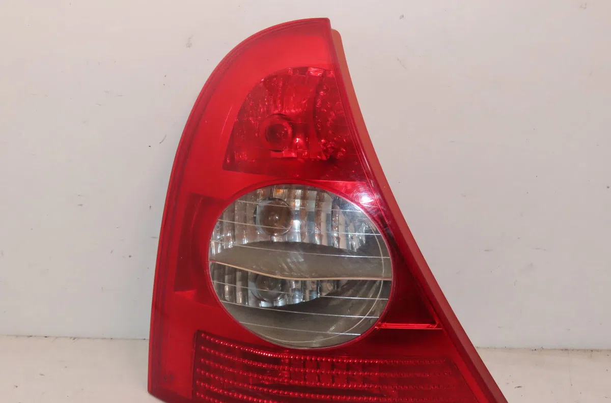 Feu arrière gauche Renault CLIO II (BB_, CB_) 1.5 dci (b-cb08) (2001-2005) 5 portes occasion