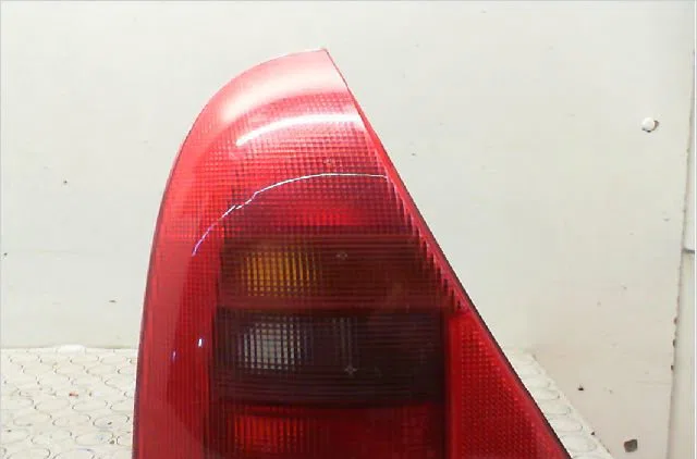 Feu arrière gauche Renault CLIO II (BB_, CB_) 1.9 d (b-cb0e, bb0j) (1998-2005) occasion