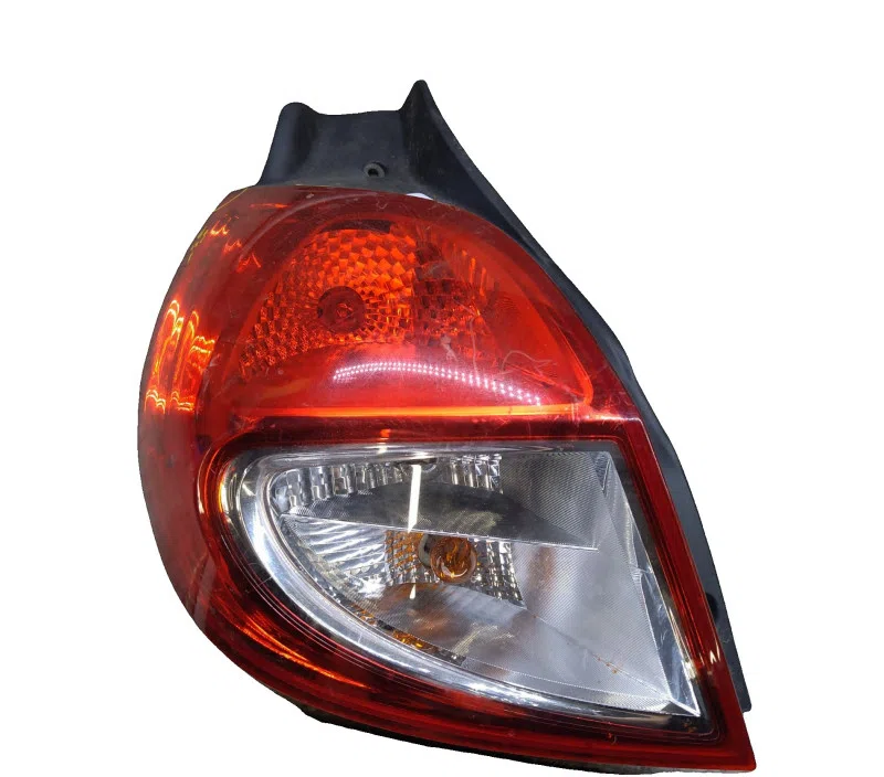 FEU ARRIERE GAUCHE RENAULT CLIO III 8200886944