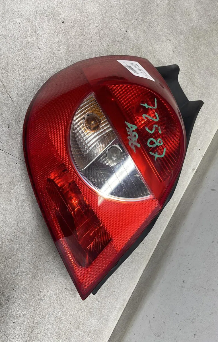 Feu arrière gauche Renault CLIO III (BR0-1, CR0-1) 1.2 16v (br0p, cr0p) (2007-2014) occasion