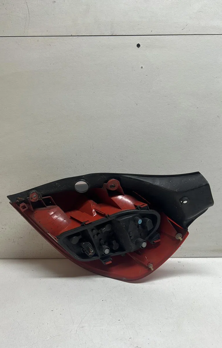 Feu arrière gauche Renault CLIO III (BR0-1, CR0-1) 1.5 dci (br0h, cr0h, cr1s, br1s) (2005-2014) 3 portes occasion
