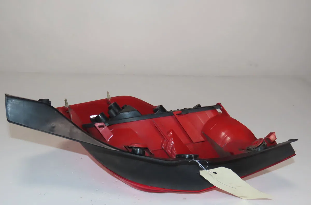 Feu arrière gauche Renault CLIO III (BR0-1, CR0-1) 1.5 dci (br0h, cr0h, cr1s, br1s) (2005-2014) 3 portes occasion