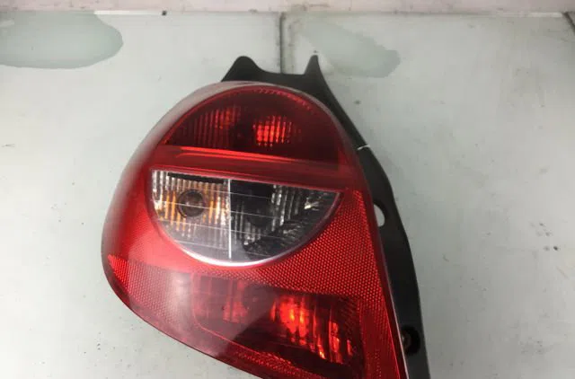 Feu arrière gauche Renault CLIO III (BR0-1, CR0-1) 1.5 dci (c-br0g, c-br1g) (2005-2012) 5 portes occasion