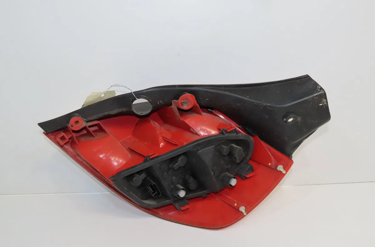 Feu arrière gauche Renault CLIO III (BR0-1, CR0-1) 1.6 16v (br05, br0b, br0y, br15, br1j, br1m, br1y, cr0b,... (2005-201