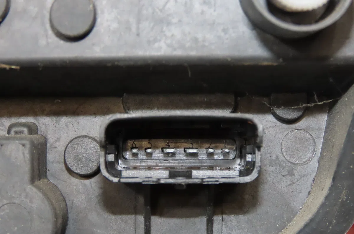 Feu arrière gauche Renault CLIO III (BR0-1, CR0-1) 1.6 16v (br05, br0b, br0y, br15, br1j, br1m, br1y, cr0b,... (2005-201