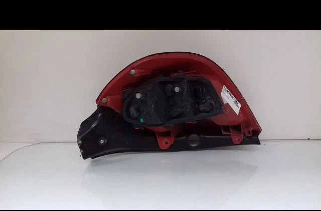 Feu arrière gauche Renault CLIO III (BR0-1, CR0-1) 2.0 16v sport (cr0n, cr1p) (2006-2012) occasion