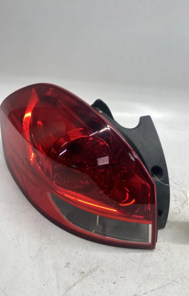 Feu arrière gauche Renault CLIO III Grandtour (KR0-1_) 1.5 dci (2010-2012) 5 portes occasion
