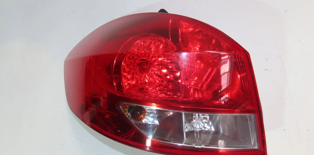 Feu arrière gauche Renault CLIO III Grandtour (KR0-1_) 1.5 dci (2010-2012) occasion