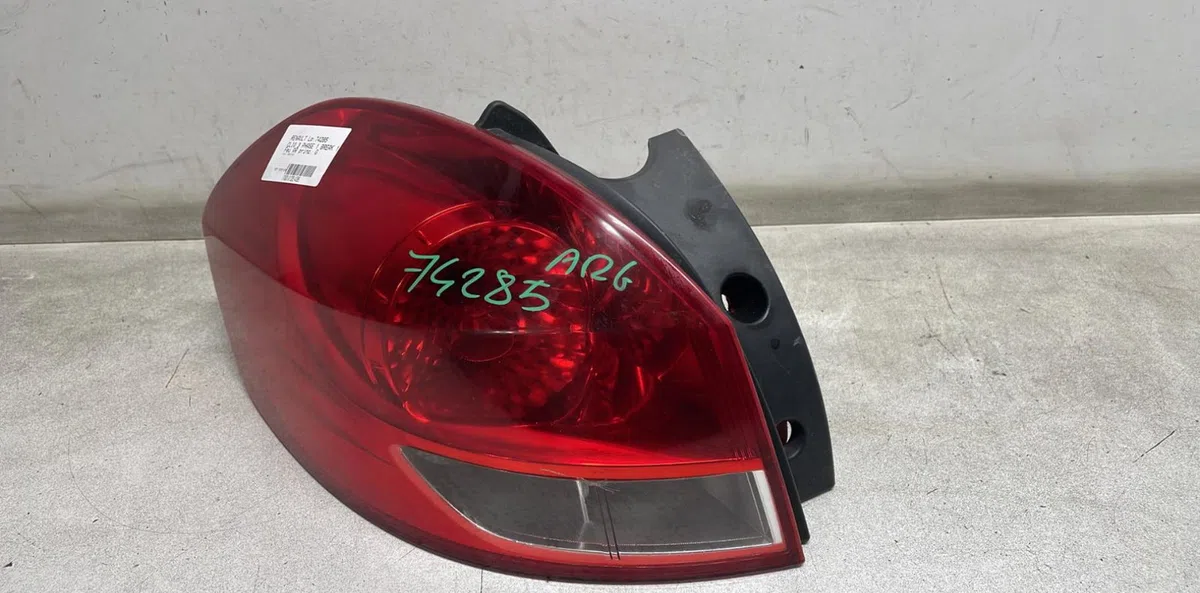 Feu arrière gauche Renault CLIO III Grandtour (KR0-1_) 1.5 dci (kr0g) (2007-2012) occasion