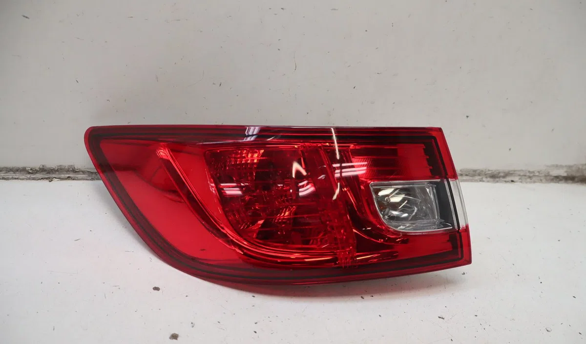 Feu arrière gauche Renault CLIO IV (BH_) 0.9 tce 90 (2012) 5 portes occasion