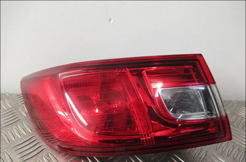 Feu arrière gauche Renault CLIO IV (BH_) 1.2 16v (2012) occasion