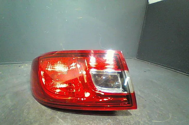Feu arrière gauche Renault CLIO IV (BH_) 1.5 dci 90 (2012) 5 portes occasion