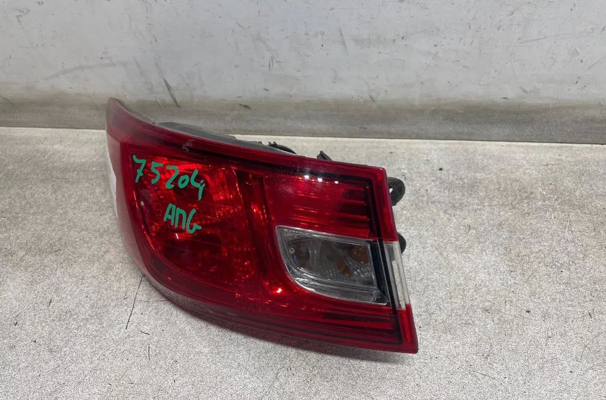 Feu arrière gauche Renault CLIO IV (BH_) 1.5 dci 90 (2012) 5 portes occasion