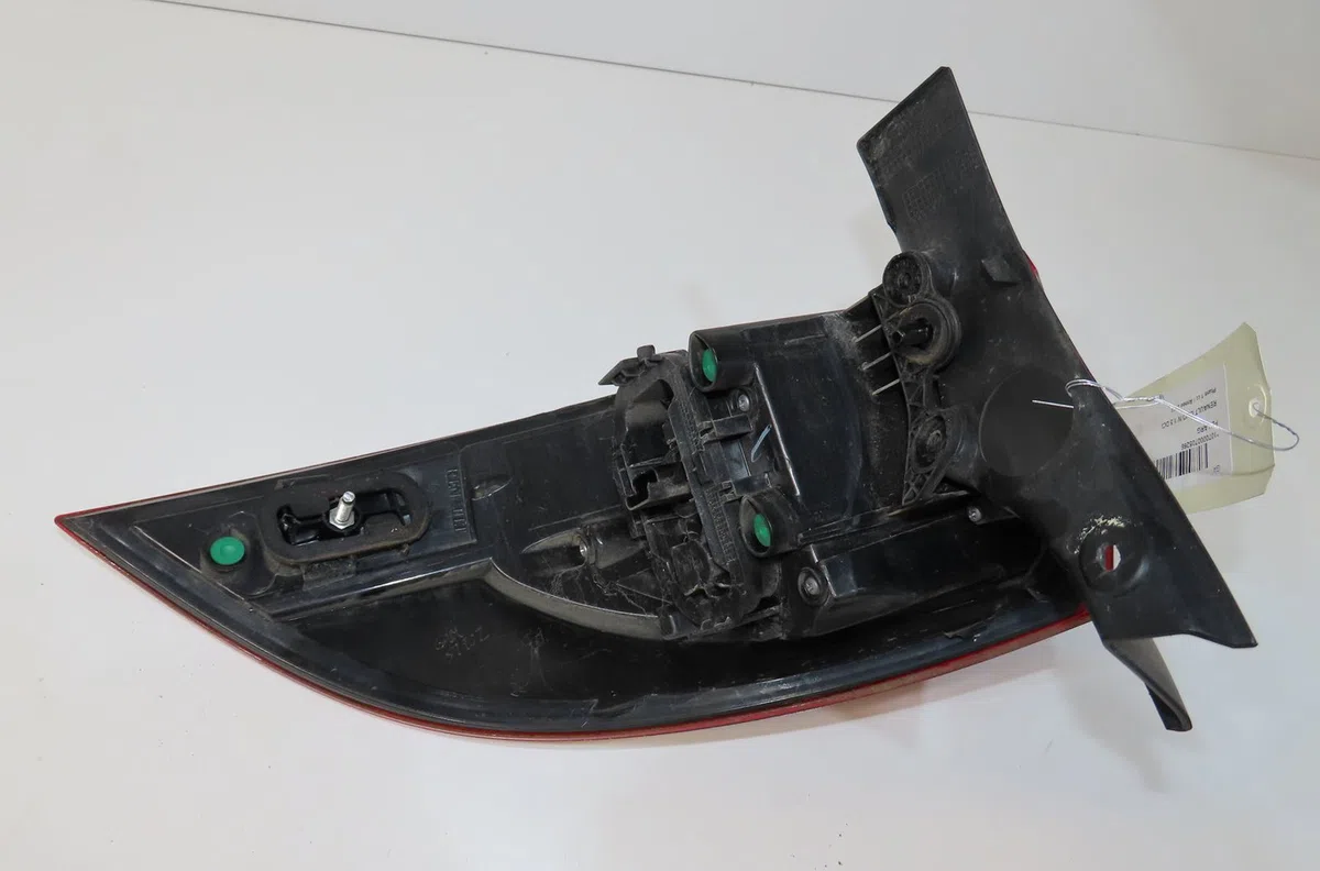 Feu arrière gauche Renault CLIO IV Grandtour (KH_) 1.5 dci 75 (2013) occasion