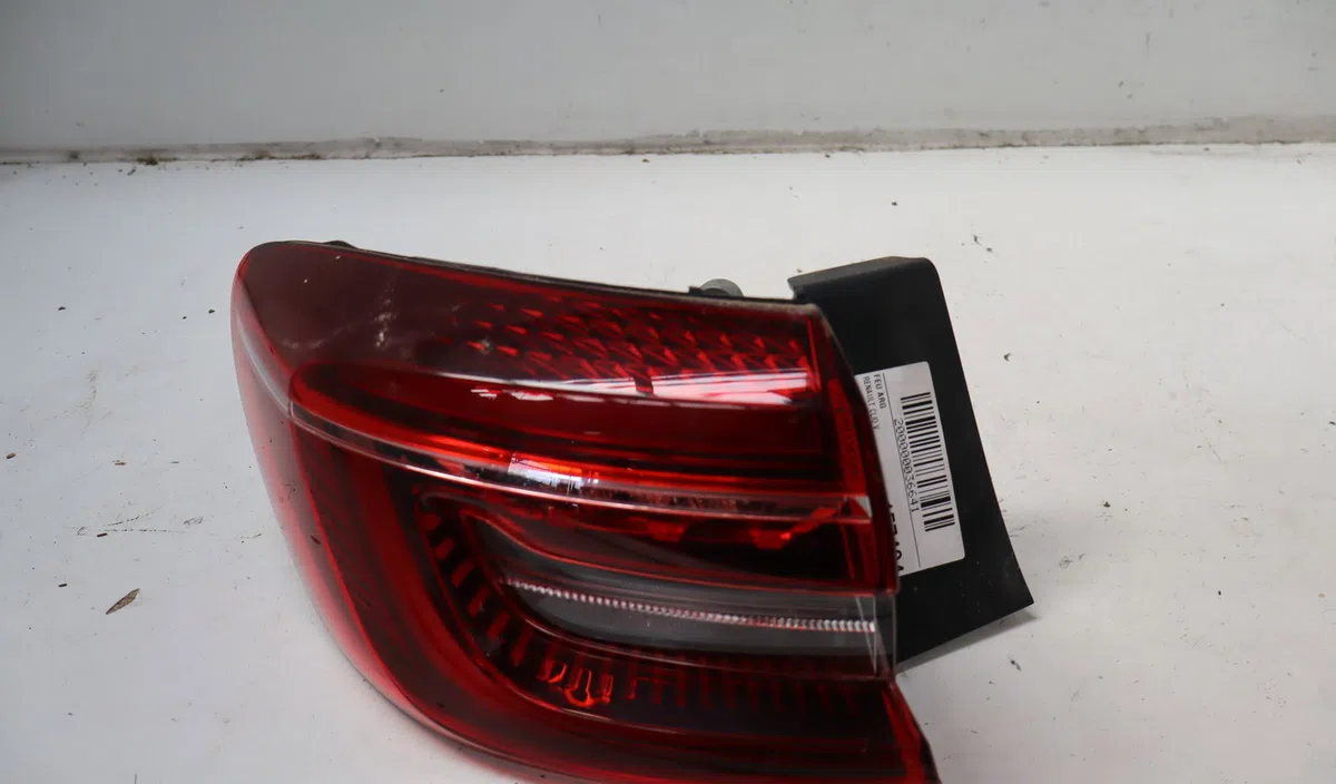Feu arrière gauche Renault CLIO V (B7_) 1.0 sce 65 (b7mg) (2021) occasion