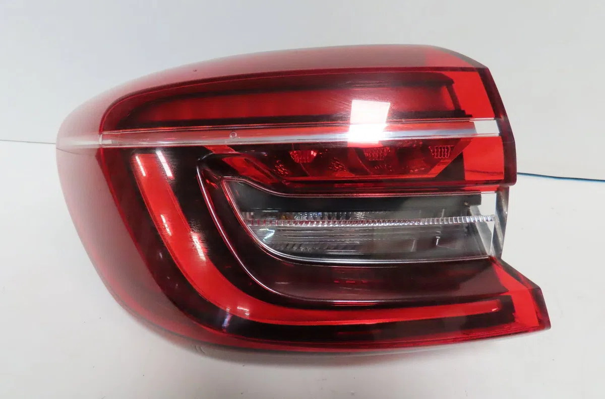 Feu arrière gauche Renault CLIO V (B7_) 1.6 e-tech 140 (b7mu) (2020) occasion