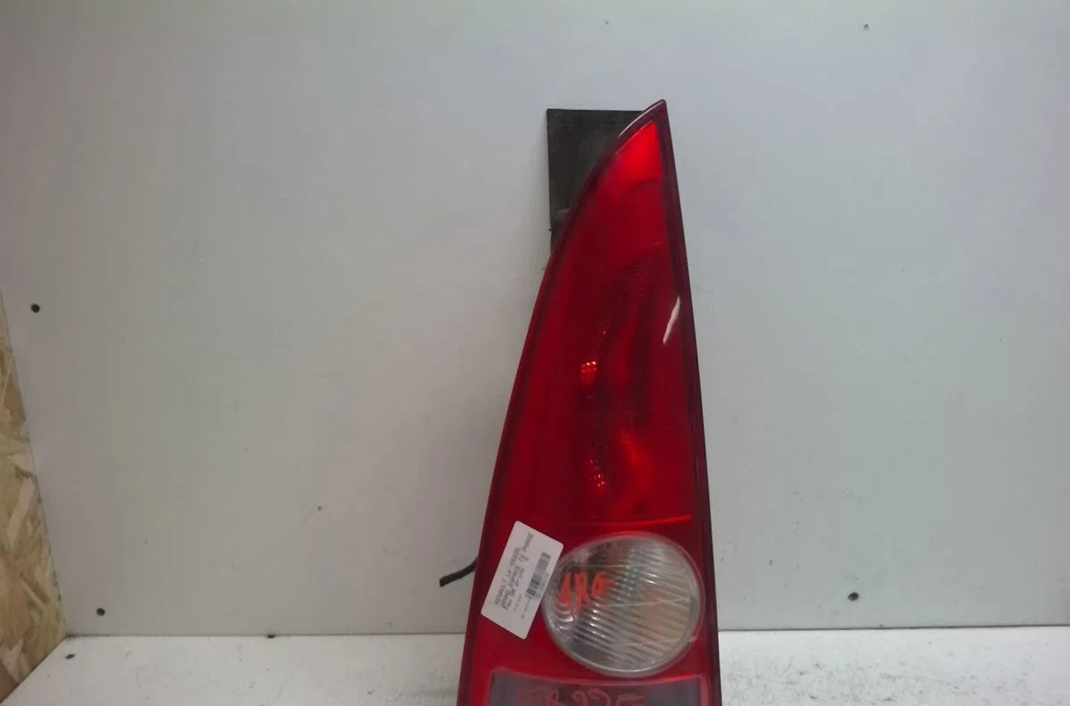 Feu arrière gauche Renault ESPACE IV (JK0-1_) 1.9 dci (jk0u) (2003-2005) 5 portes occasion