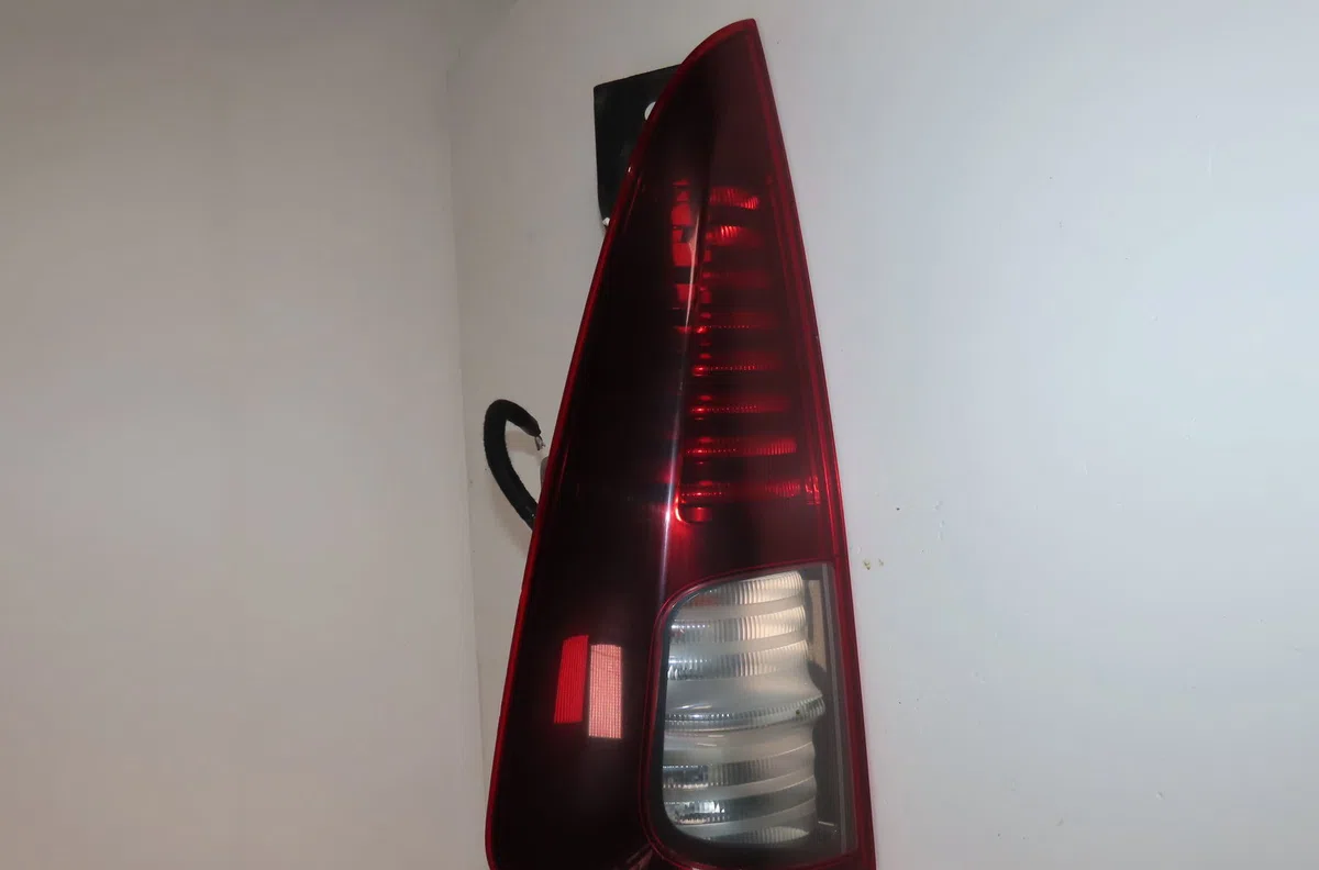 Feu arrière gauche Renault ESPACE IV (JK0-1_) 2.2 dci (jk0h) (2002-2006) occasion