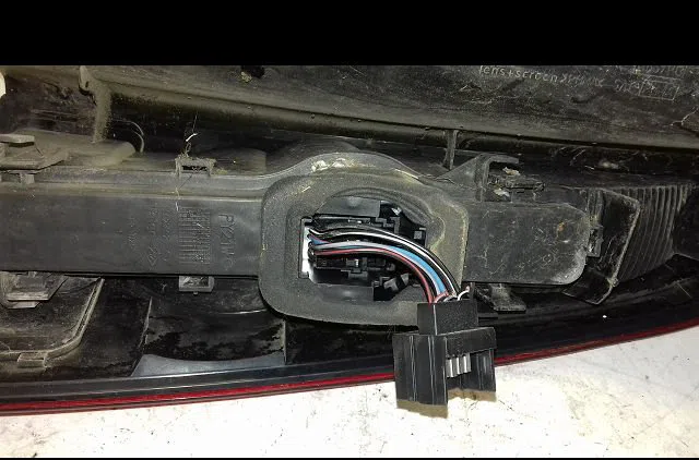 Feu arrière gauche Renault ESPACE IV (JK0-1_) 2.2 dci (jk0h) (2002-2006) occasion
