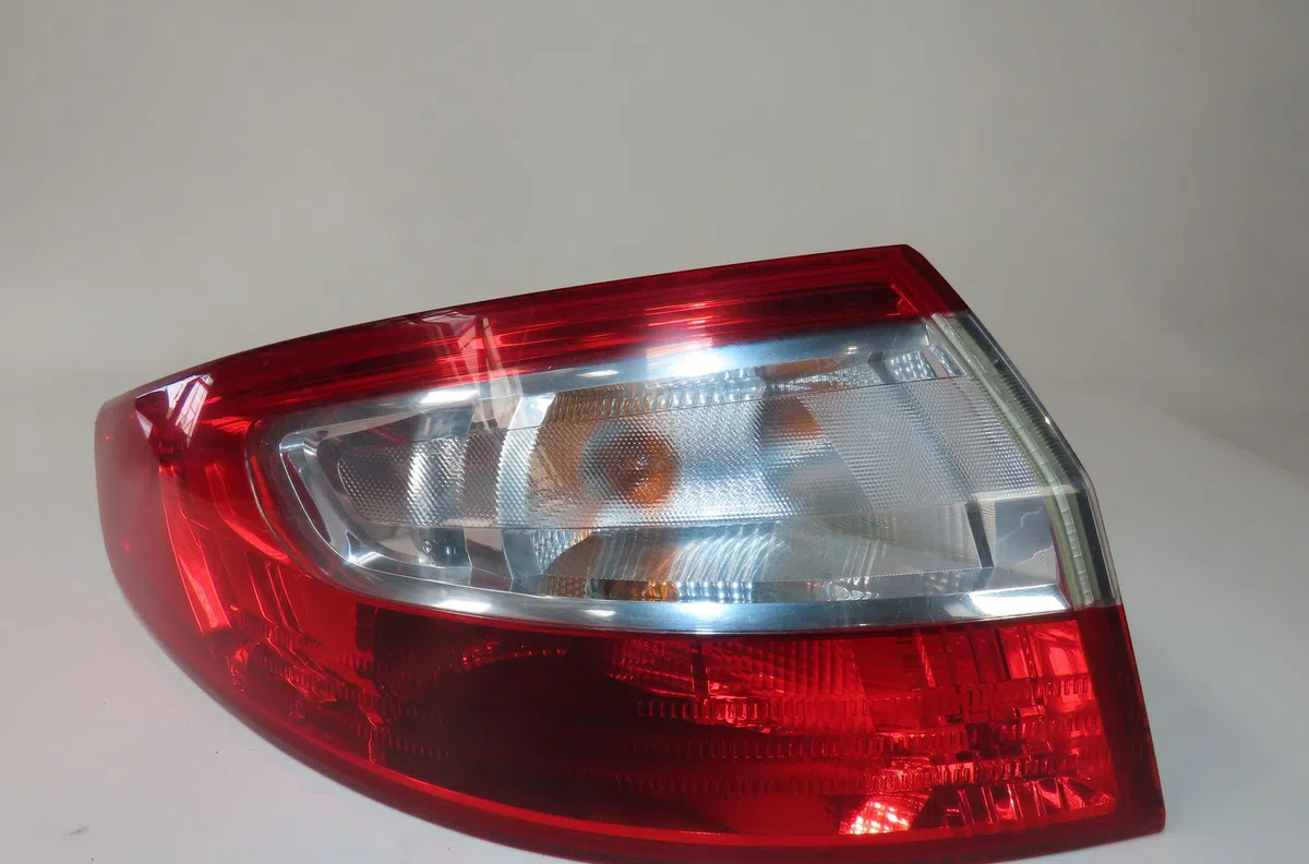 Feu arrière gauche Renault FLUENCE (L3_) 1.5 dci (l30a) (2010) occasion