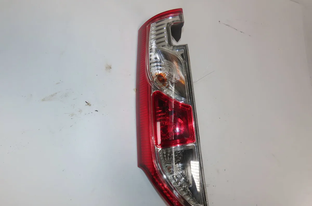 Feu arrière gauche Renault KANGOO Express (FW0-1_) 1.5 dci 90 (fw0g, fw05, fw08, fw11) (2009) 4 portes occasion