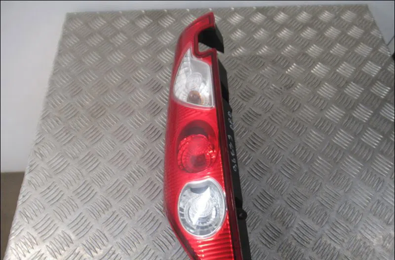 Feu arrière gauche Renault KANGOO Express (FW0-1_) 1.5 dci 90 (fw0g, fw05, fw08, fw11) (2009) 4 portes occasion
