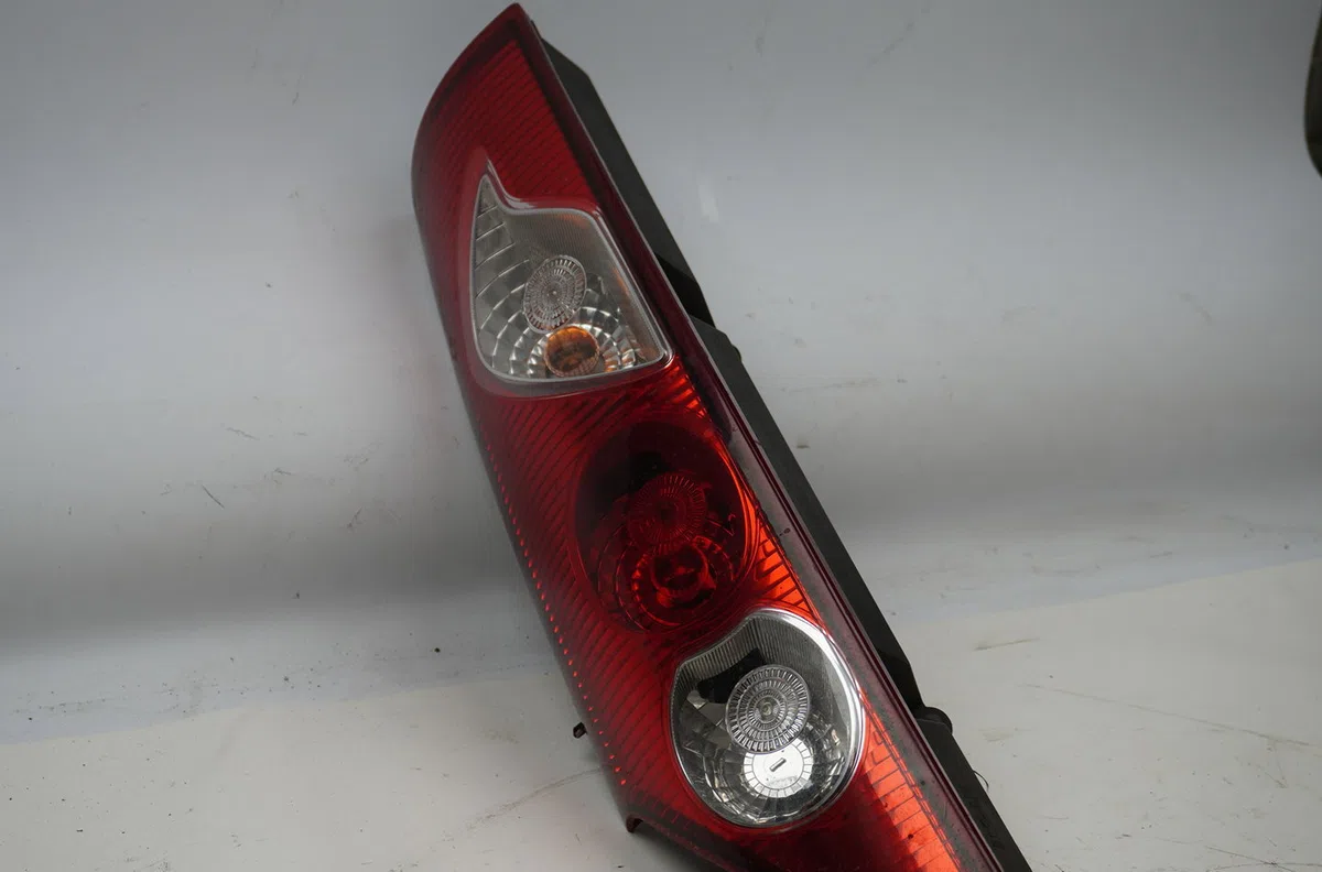 Feu arrière gauche Renault KANGOO - GRAND KANGOO II (KW0-1_) 1.6 16v flex (kw01) (2008) occasion