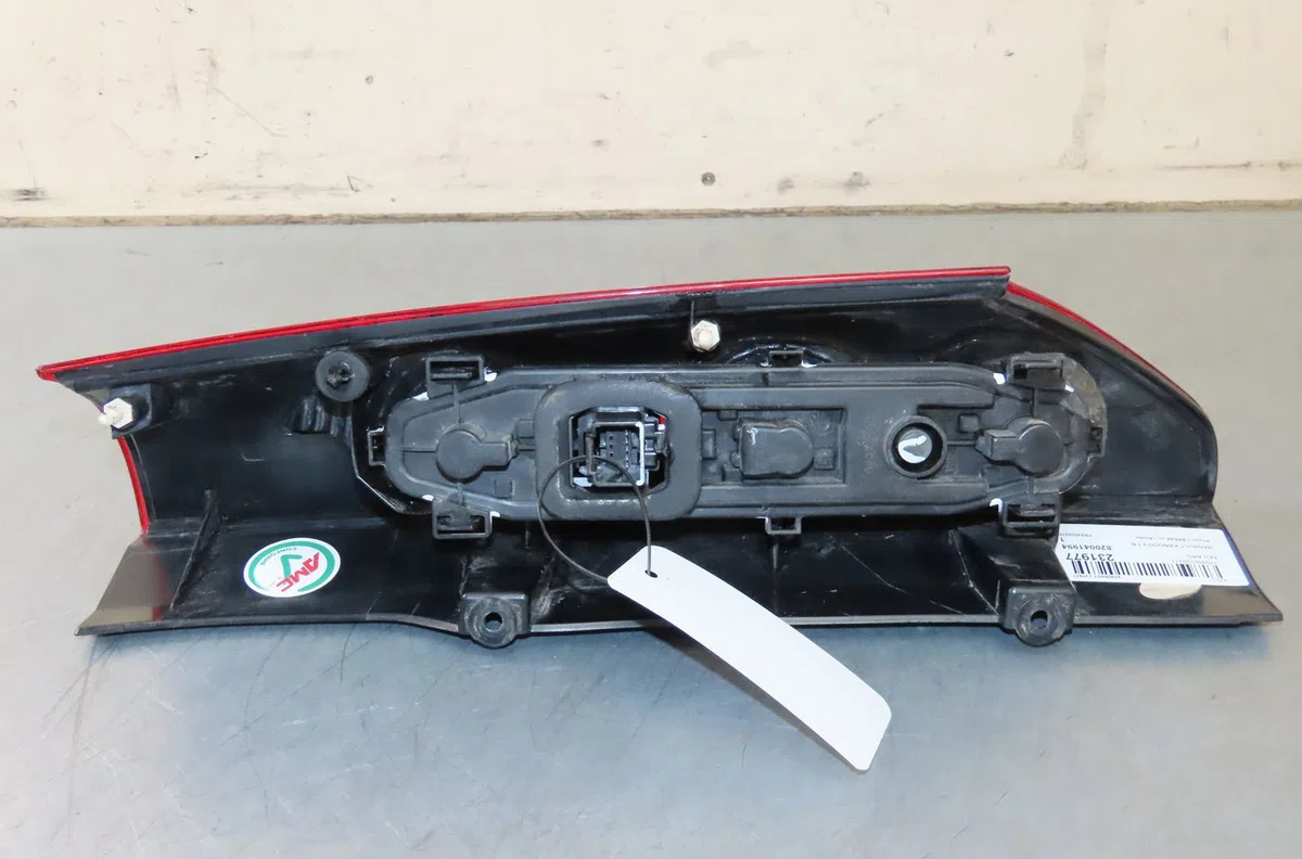 Feu arrière gauche Renault KANGOO - GRAND KANGOO II (KW0-1_) 1.6 16v (kw03, kw09, kw0d, kw0u, kw0w, kw13) (2008) 4 porte