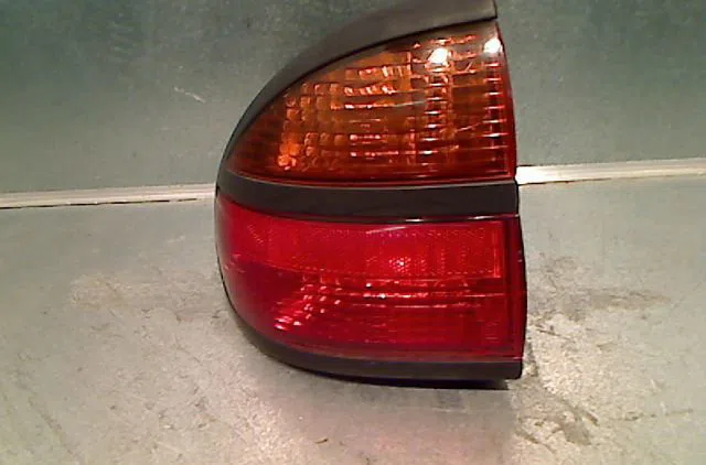 Feu arrière gauche RENAULT LAGUNA 1999 occasion