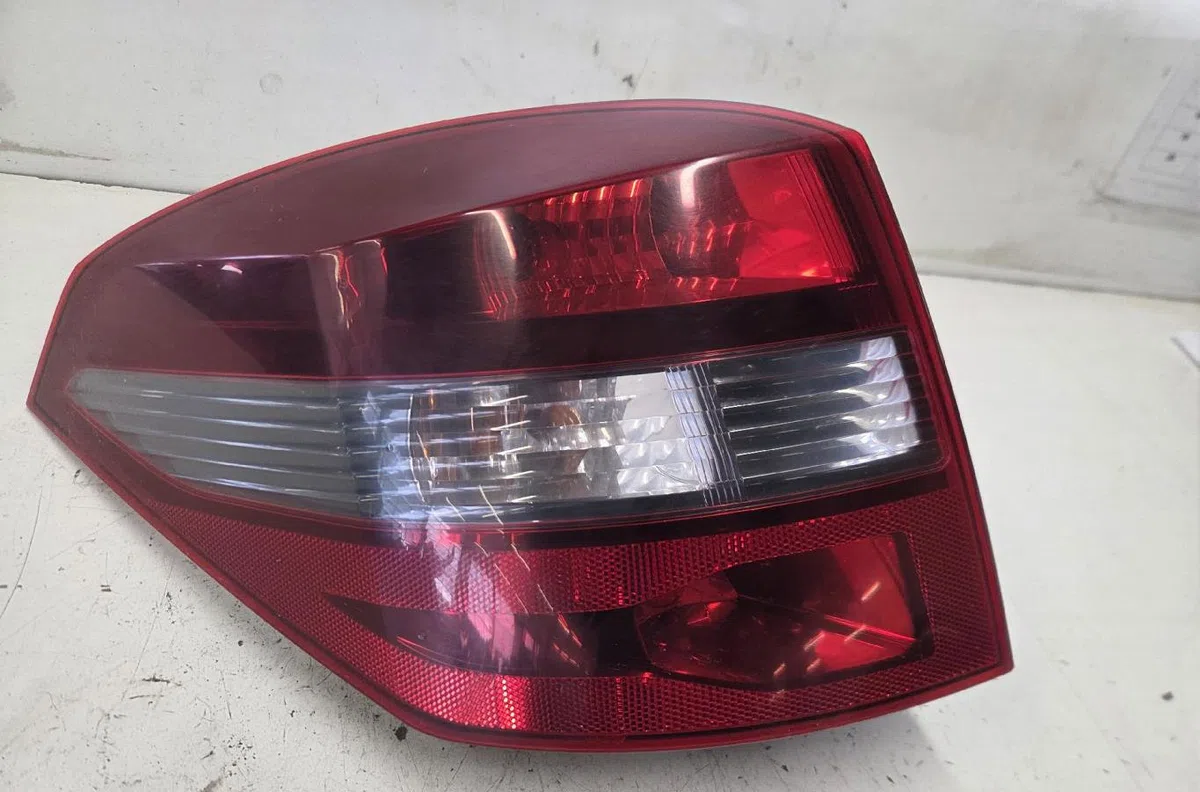 Feu arrière gauche RENAULT LAGUNA 3 PHASE 3 BREAK occasion