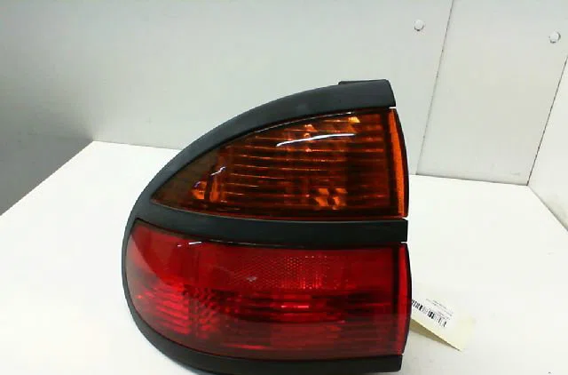 Feu arrière gauche RENAULT LAGUNA I  1.8 16v occasion