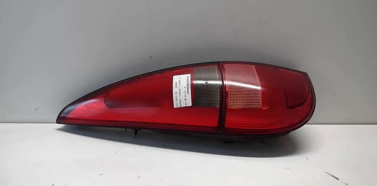 Feu arrière gauche Renault LAGUNA I Nevada (K56_) 1.6 16v (k568) (1997-2001) occasion