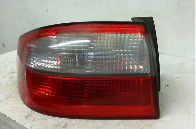 Feu arrière gauche RENAULT LAGUNA II  1.9 DCI 110ch occasion