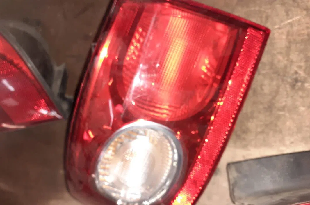 Feu arrière gauche Renault LAGUNA II (BG0-1_) 1.6 16v (bg1g, bg1h) (2005-2007) occasion