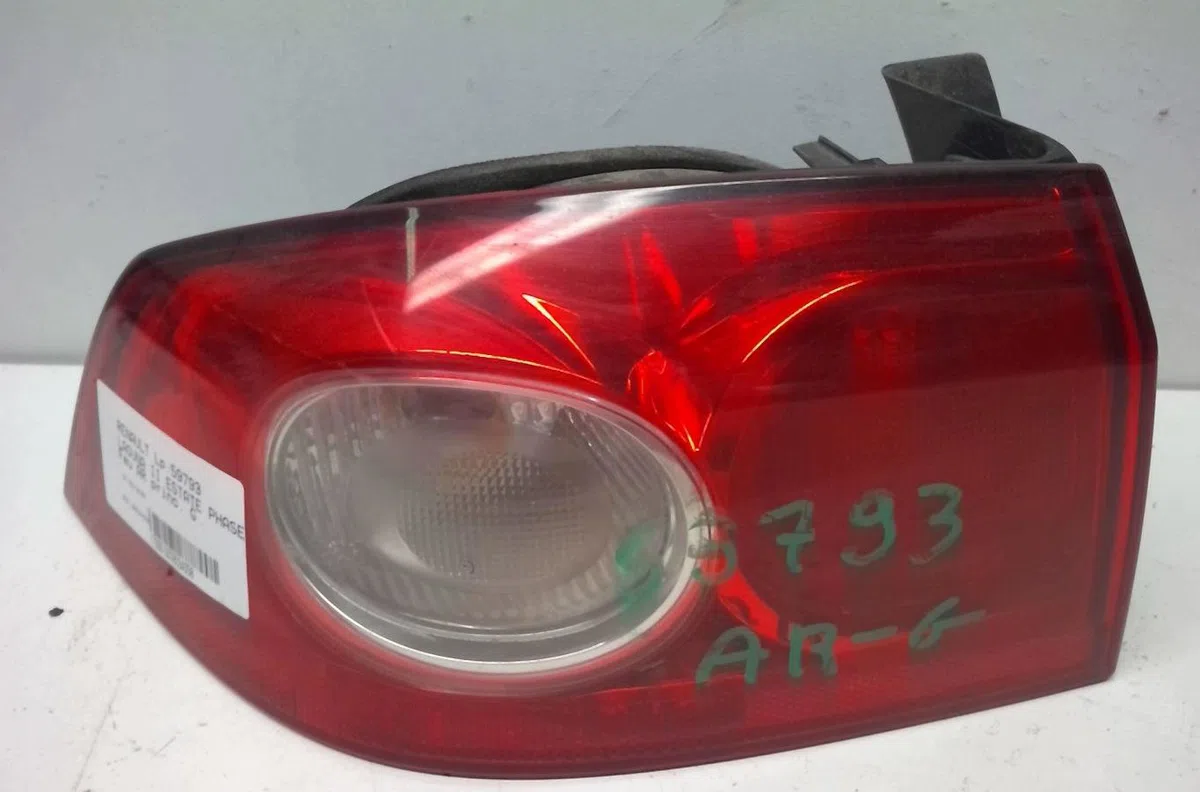 Feu arrière gauche Renault LAGUNA II (BG0-1_) 2.0 16v (bg00, bg0k, bg0p, bg0w) (2002-2007) 5 portes occasion