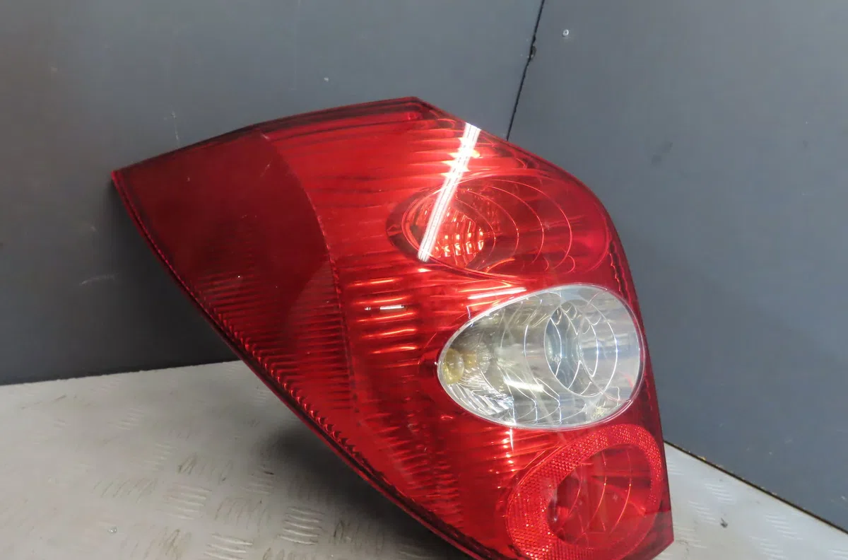 Feu arrière gauche Renault LAGUNA II Grandtour (KG0-1_) 1.9 dci (kg1v) (2005-2007) occasion