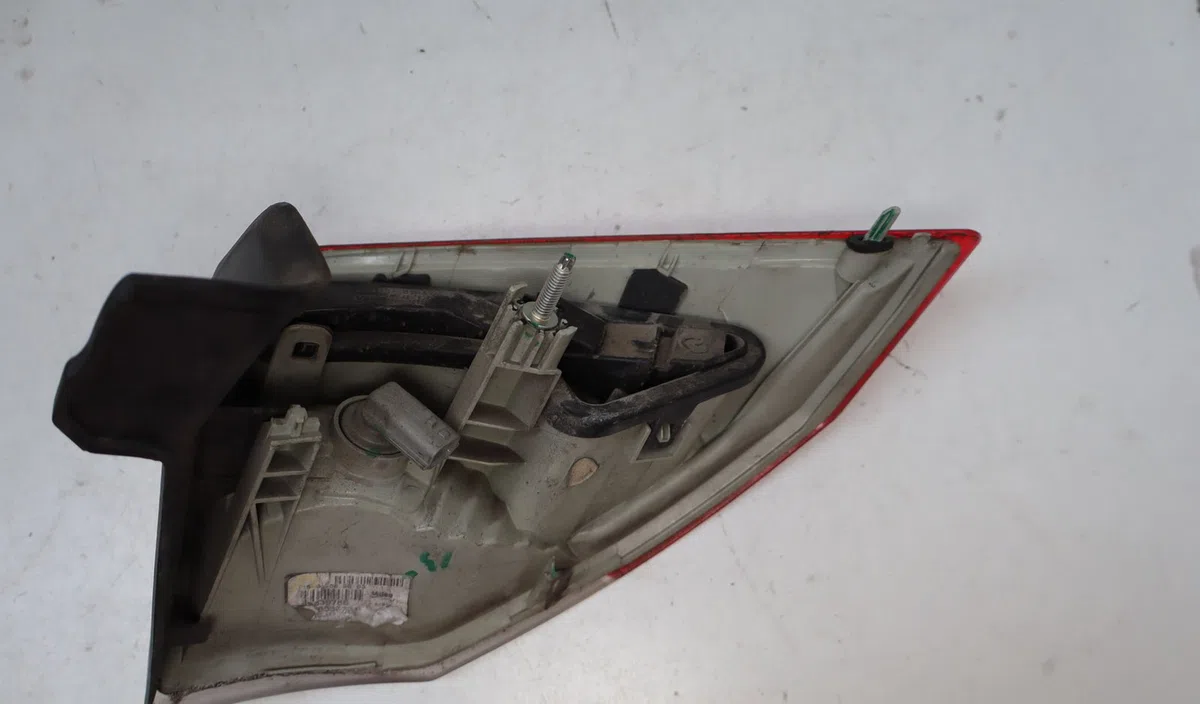 Feu arrière gauche Renault LAGUNA III (BT0-1) 2.0 dci (bt07, bt0j, bt14, bt1a, bt1s) (2007-2015) 5 portes occasion
