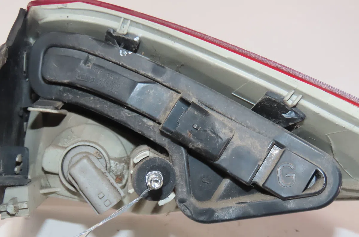 Feu arrière gauche Renault LAGUNA III (BT0-1) 3.0 dci (bt03, bt13) (2008-2015) occasion