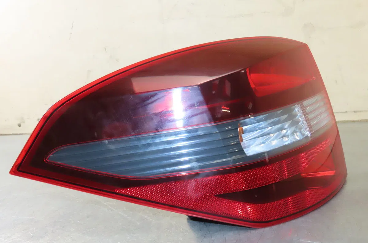 Feu arrière gauche Renault LAGUNA III Grandtour (KT0-1) 2.0 dci gt (kt11, kt1e, kt1n) (2008-2015) occasion