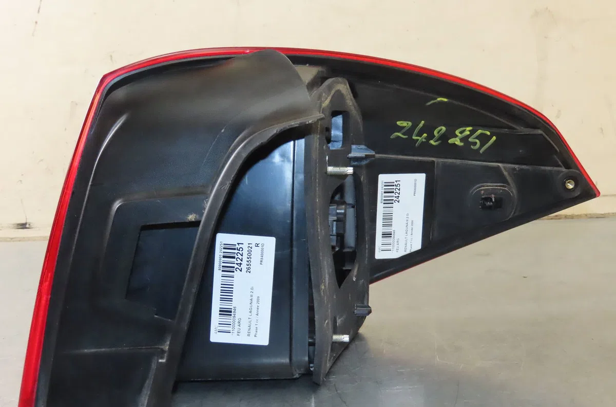 Feu arrière gauche Renault LAGUNA III Grandtour (KT0-1) 2.0 dci gt (kt11, kt1e, kt1n) (2008-2015) occasion