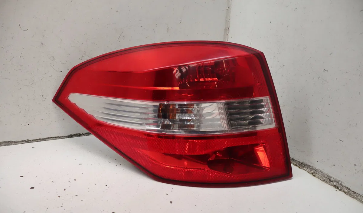 Feu arrière gauche Renault LAGUNA III Grandtour (KT0-1) 2.0 dci (kt07, kt0j, kt14, kt1a, kt1s) (2007-2015) occasion