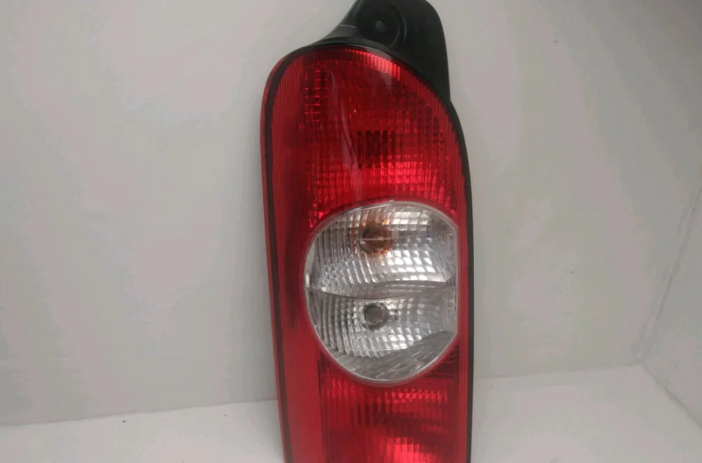 Feu arrière gauche Renault MASTER II Camionnette (FD) 2.5 dci (2006-2010) occasion