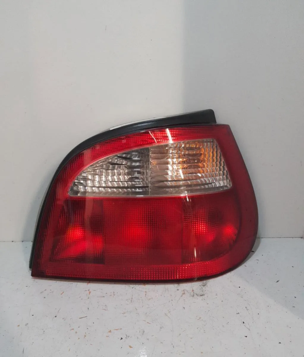 Feu arrière gauche RENAULT MEGANE 1 PHASE 2 occasion