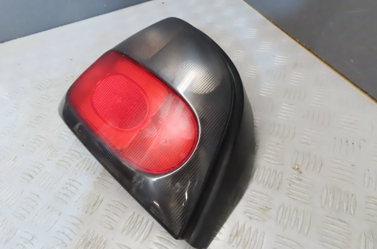 Feu arrière gauche RENAULT MEGANE 1999 occasion